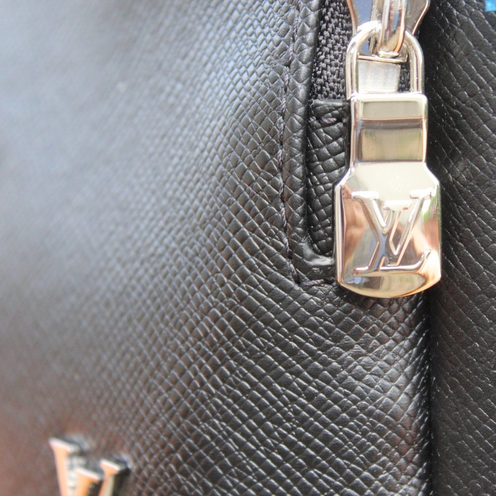 Louis Vuitton Avenue Sling Backpack - Picture 10 of 10
